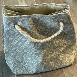 Elegant Patterned Tote Bag in Gray